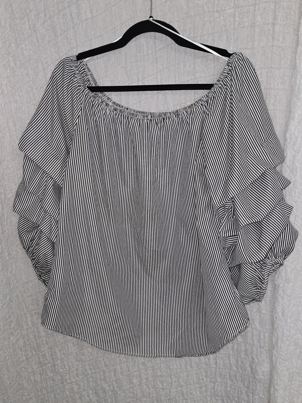 Roommates‎ Large Striped Off-Shoulder Ruffled Sleeve Top - Black/White - Picture 2 of 4